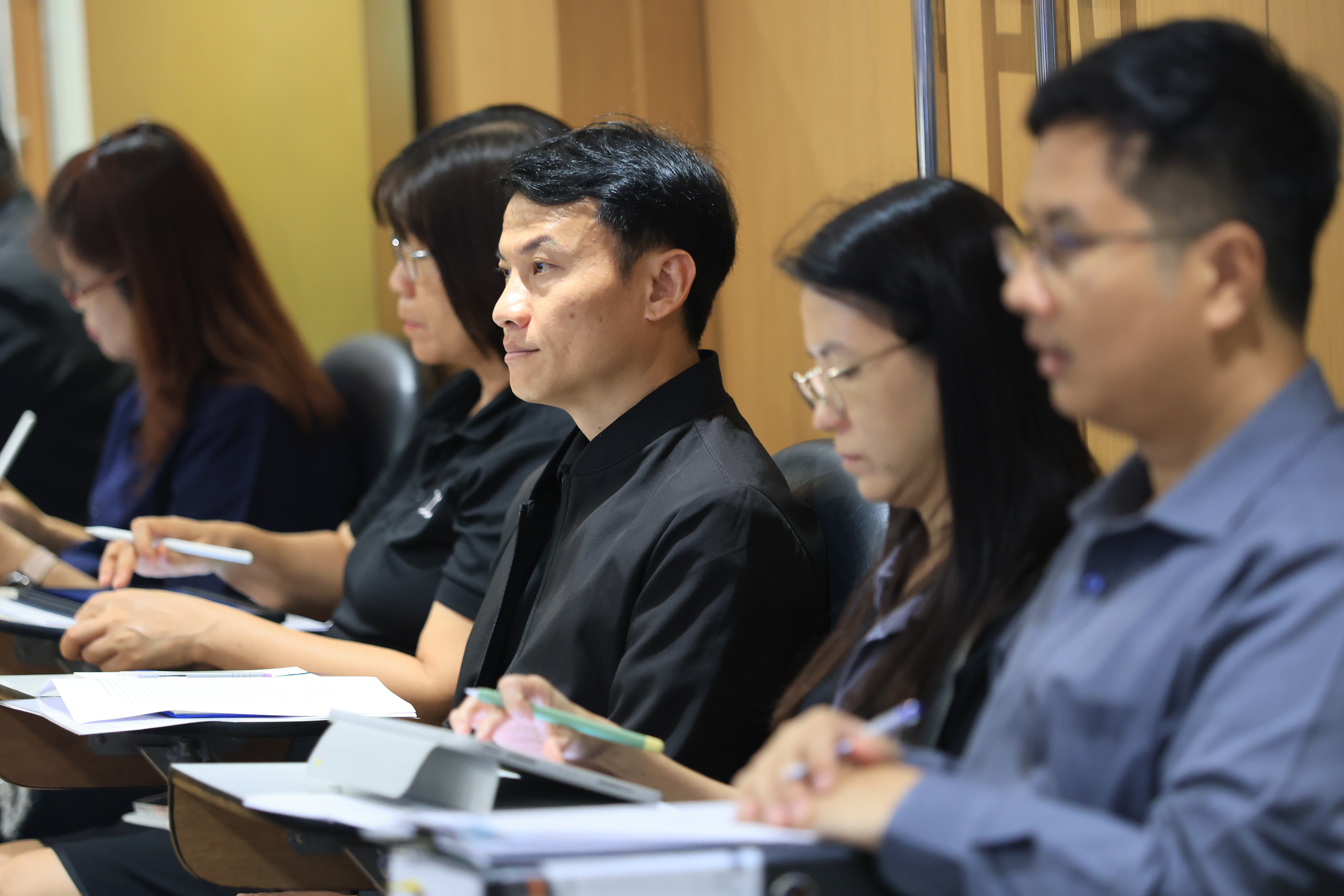 title - ส.ป.ก. ร่วมประชุมหารือแนวทางการรับมือผลกระทบจากสถานการณ์การสู้รบในภูมิภาคตะวันออกกลาง